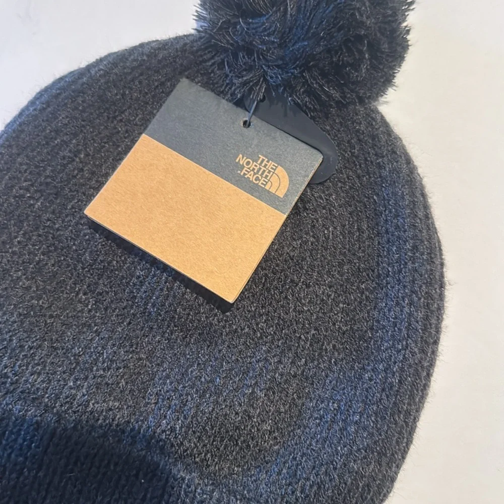 NWT The NorthFace Therapy‎ Brands Pom Hat Winter OS Gray
